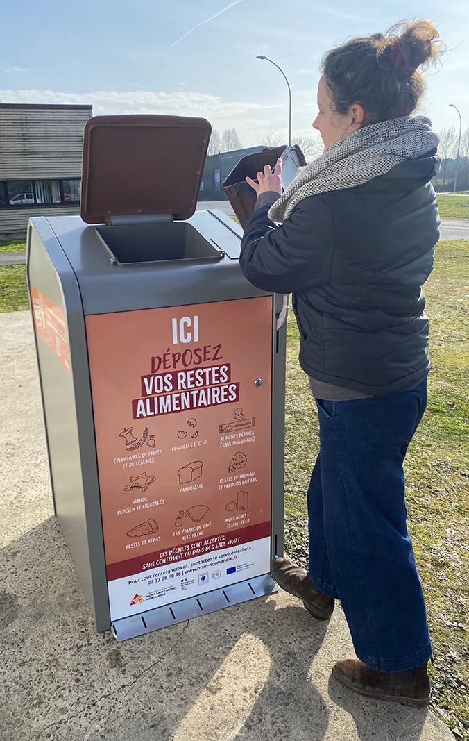Borne de collecte des restes alimentaires