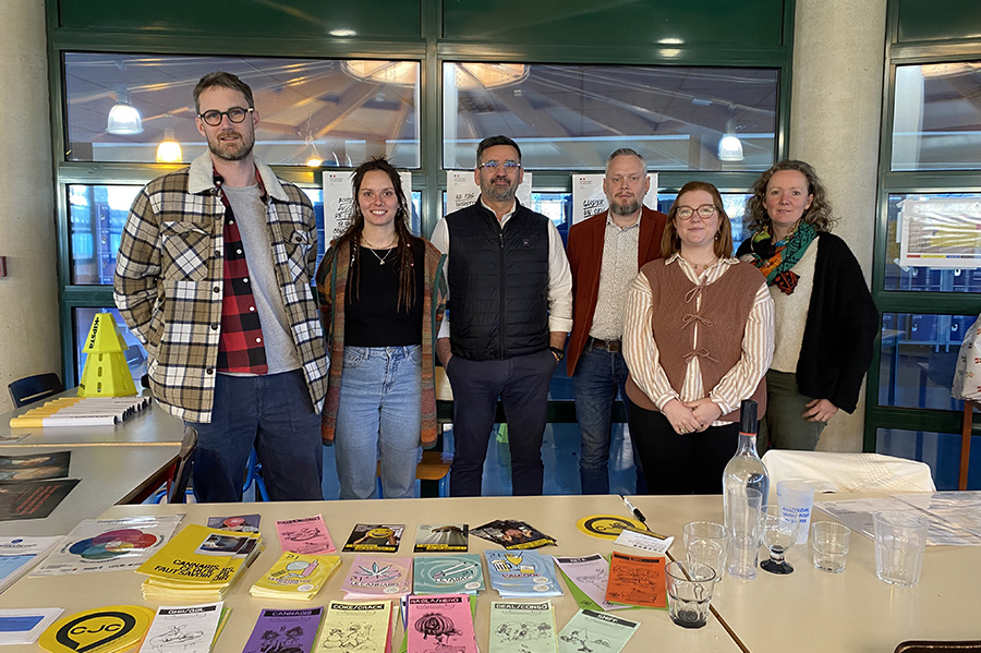 Membres de l'Association Addictions France et de la direction du lycée Littré d'Avranches. 